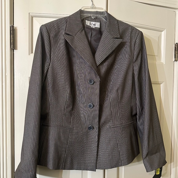 Le Suit Gray & Gold Shimmer Pinstripe Pantsuit, Size 16, with Tags - Picture 1 of 4